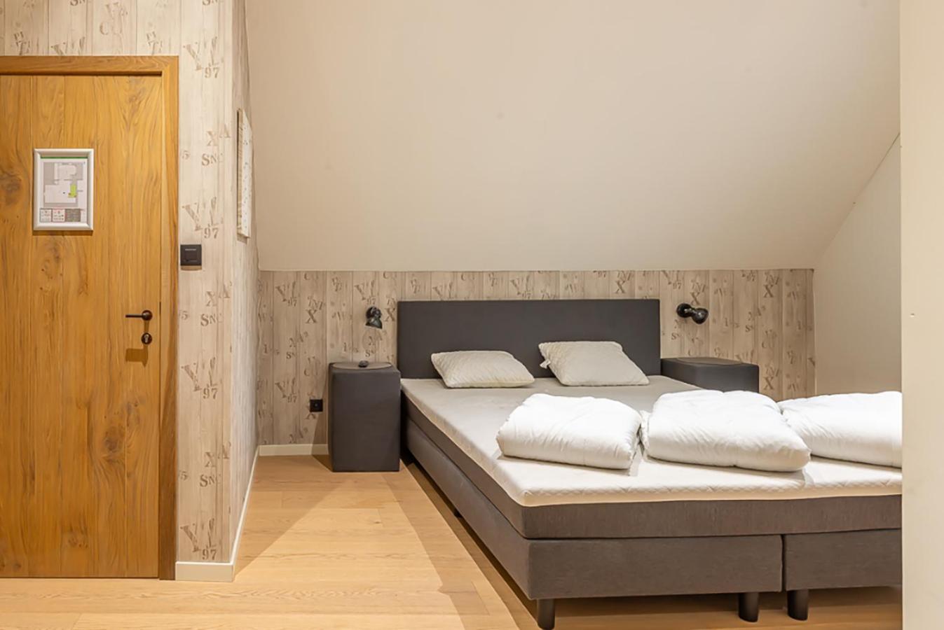 Guesthouses By Hotel Van Eyck 马泽克 外观 照片